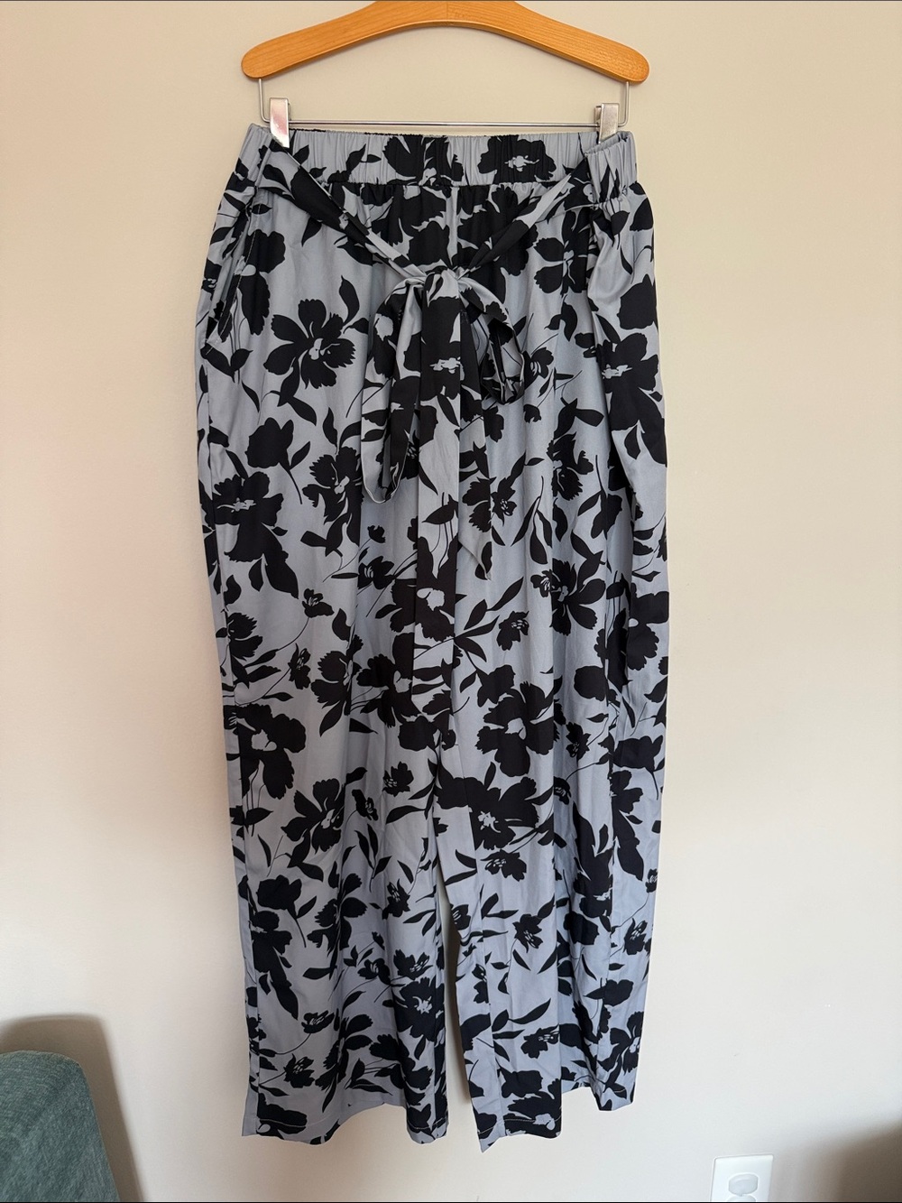 Black Floral Straight-Leg Pants with Waist Tie